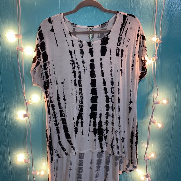 Moa Moa Tops - High Lo Tee